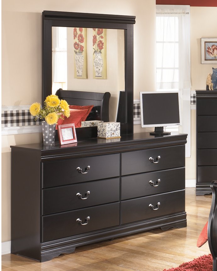 Huey Vineyard Dresser and Mirror - Half Price Furniture