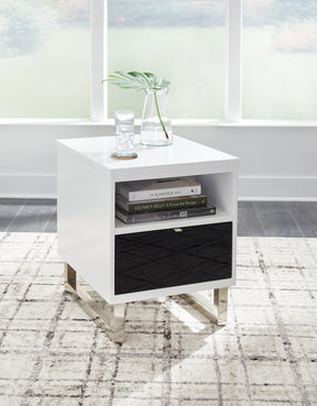 Gardoni Chairside End Table - Half Price Furniture